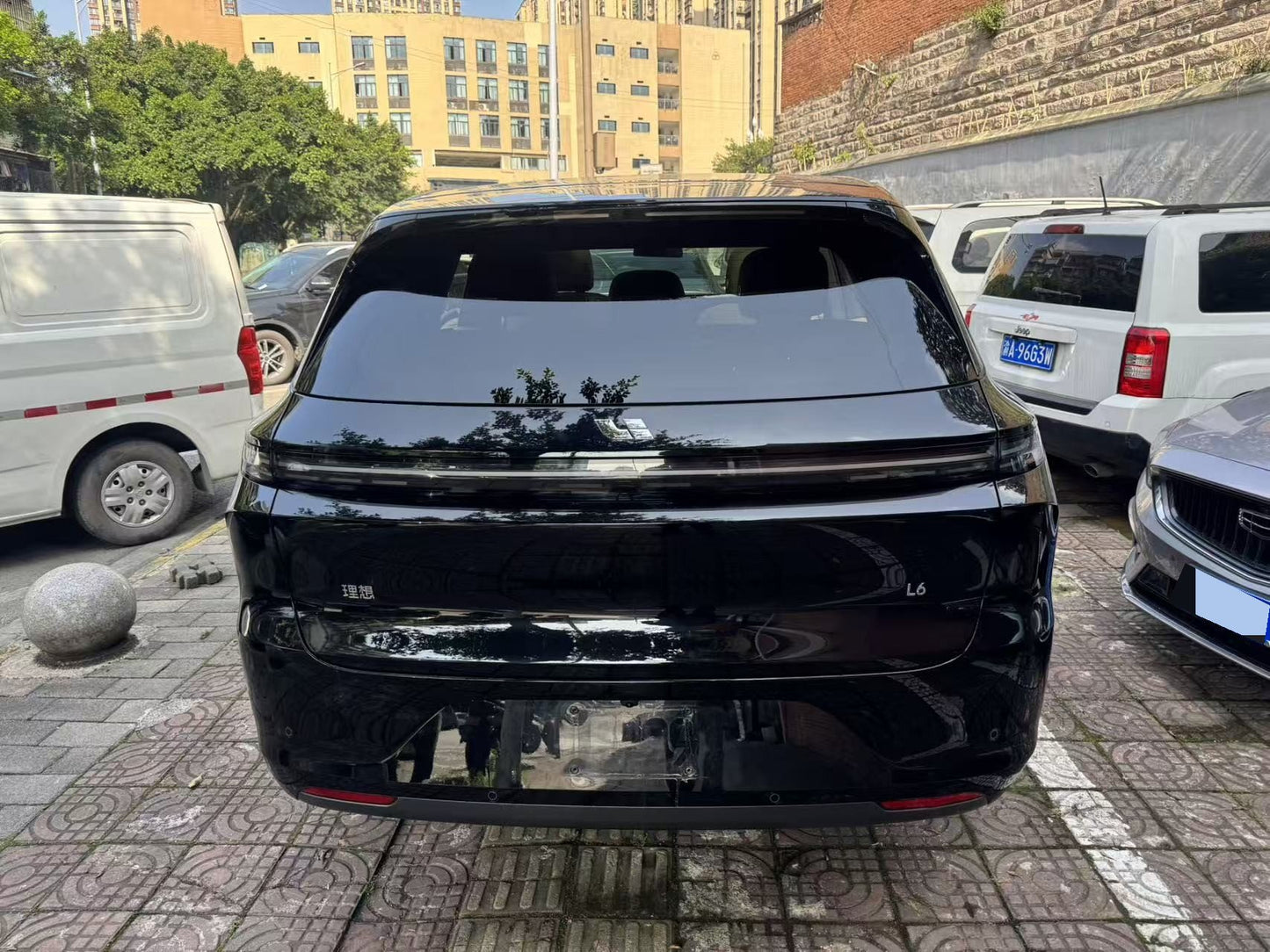 理想 2025 L6 Max 智能版 汽车