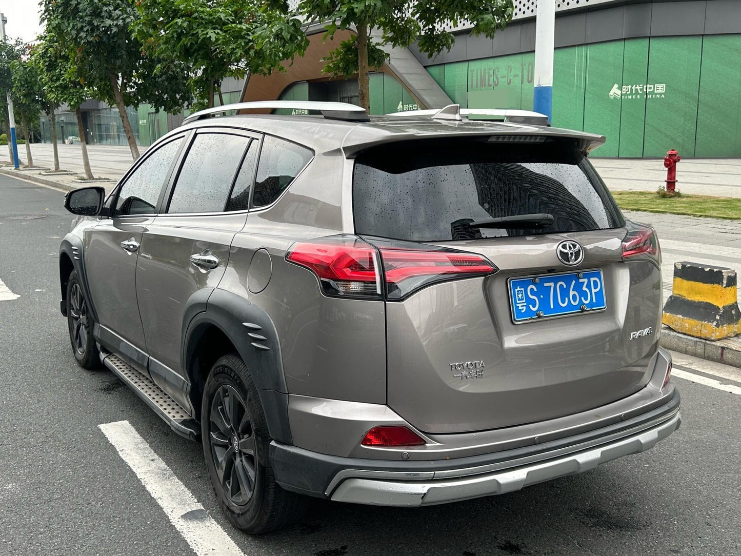 丰田 2019款 RAV4荣放 2.0L 两驱风尚版 自动挡