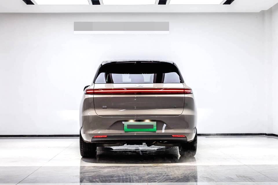 理想2025款L6 Pro智能版汽车