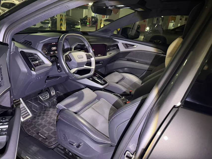 奥迪 2022 款 Q5 e-tron 40 智享进取版