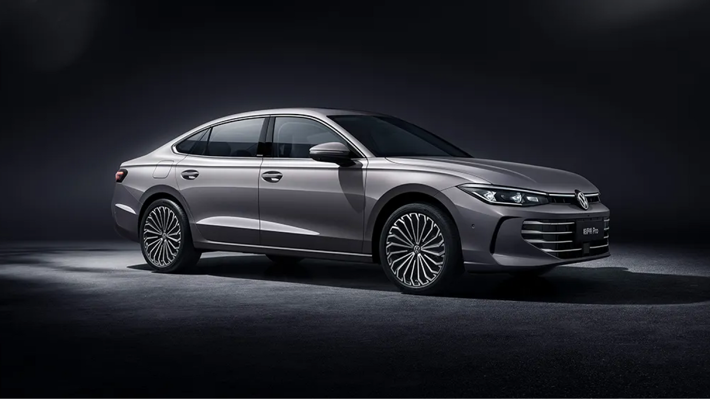 فولكس فاجن باسات برو 300TSI إصدار دراغون 2026 - سيدان 1.5T بنظام الدفع الأمامي