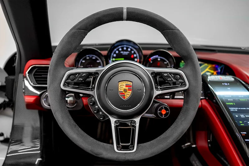 2015 Porsche 918 Spyder | 887 HP Hybrid | AWD | 2.6s 0-100 km/h