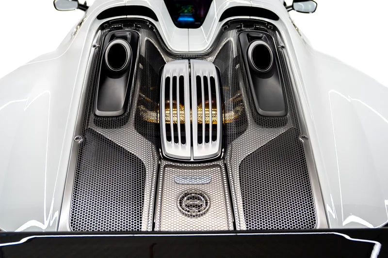 2015 Porsche 918 Spyder | 887 HP Hybrid | AWD | 2.6s 0-100 km/h
