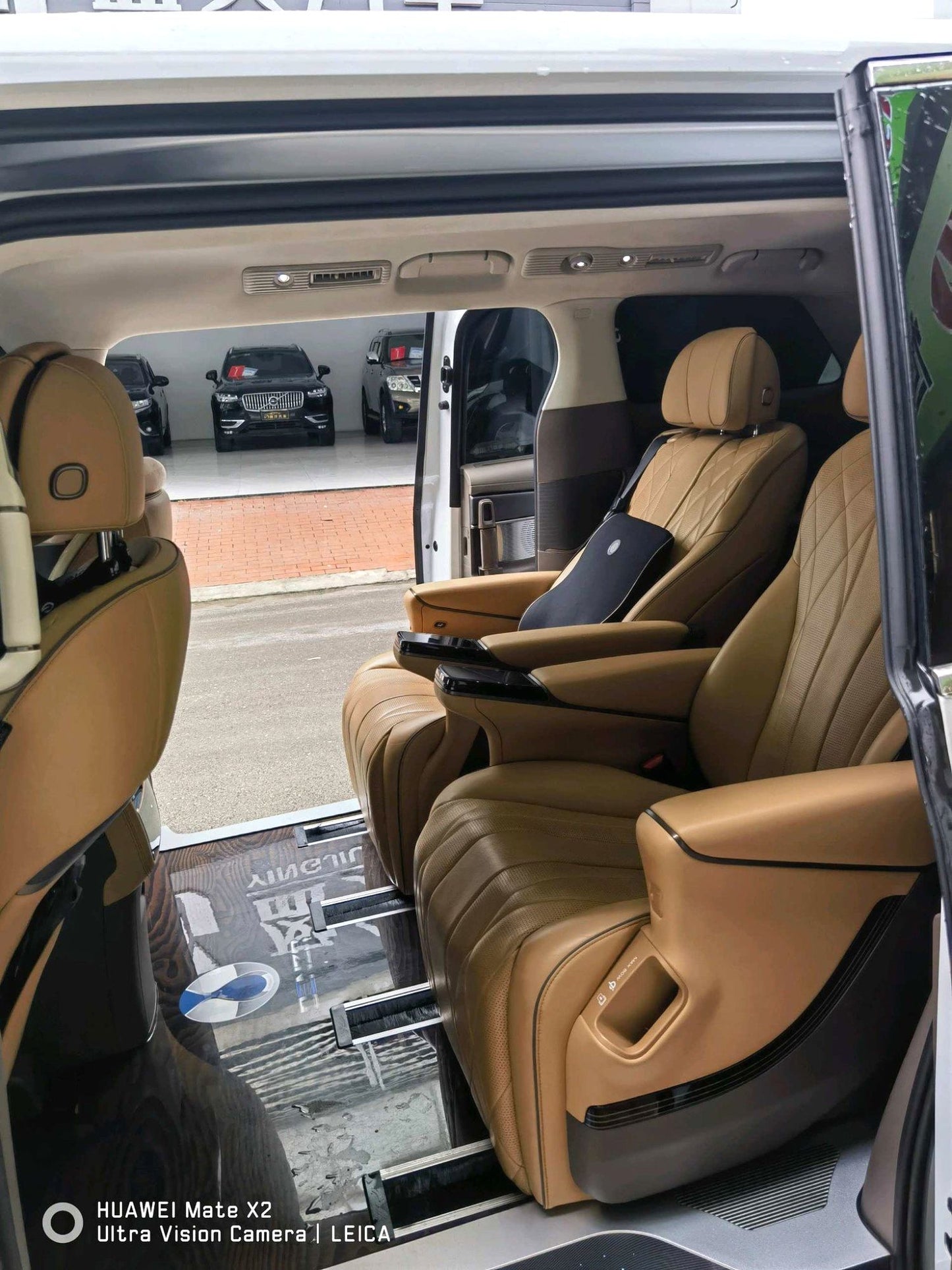 Denza 2022 Denza D9 EV 600 4WD Flagship Type Auto
