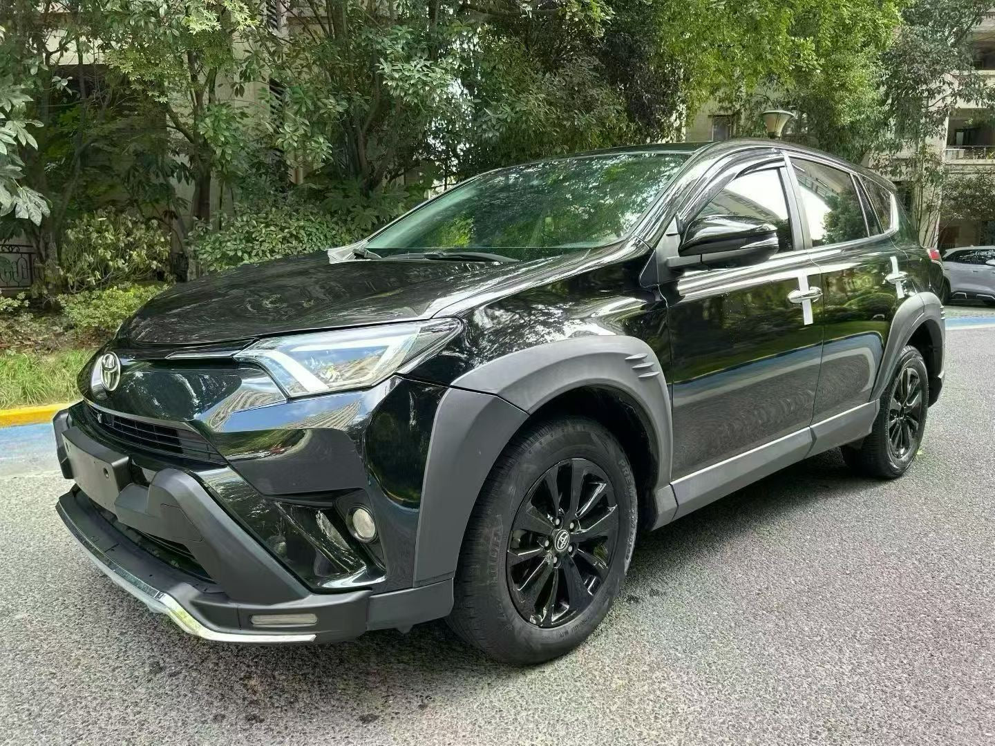 丰田 2019款 RAV4 荣放 2.0L 两驱先锋版 自动版