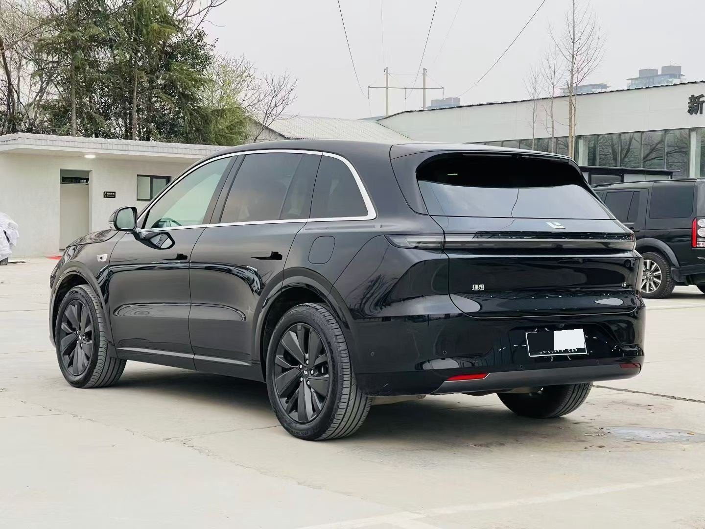 理想 2025 L6 Max 智能版 汽车