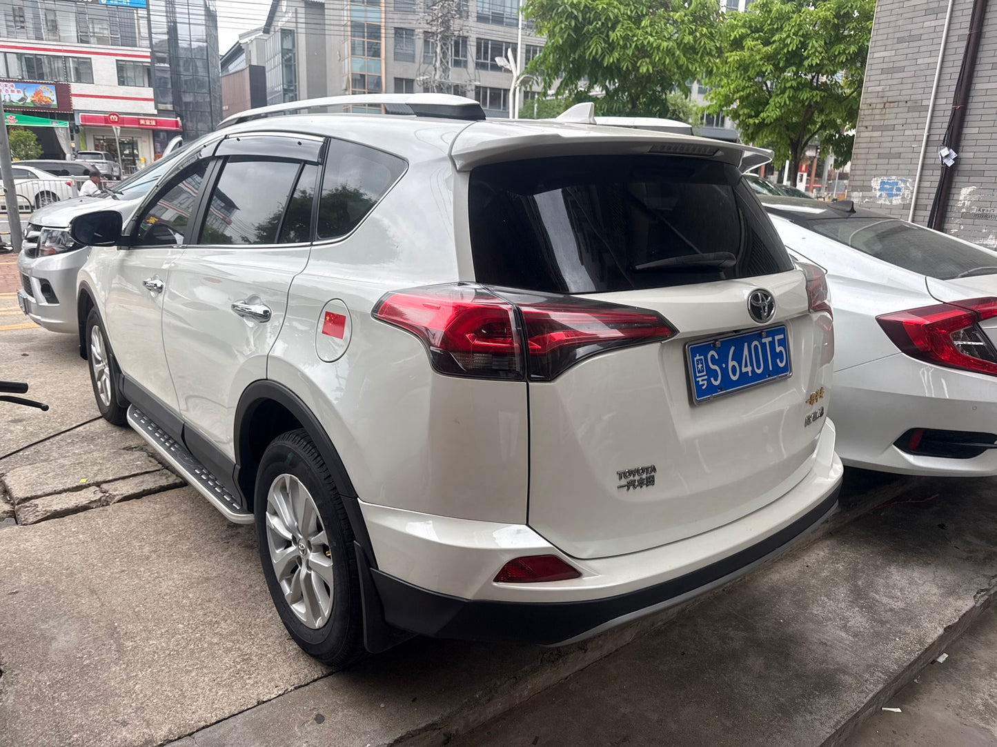 丰田 2019款 RAV4荣放 2.0L 两驱风尚版 自动挡