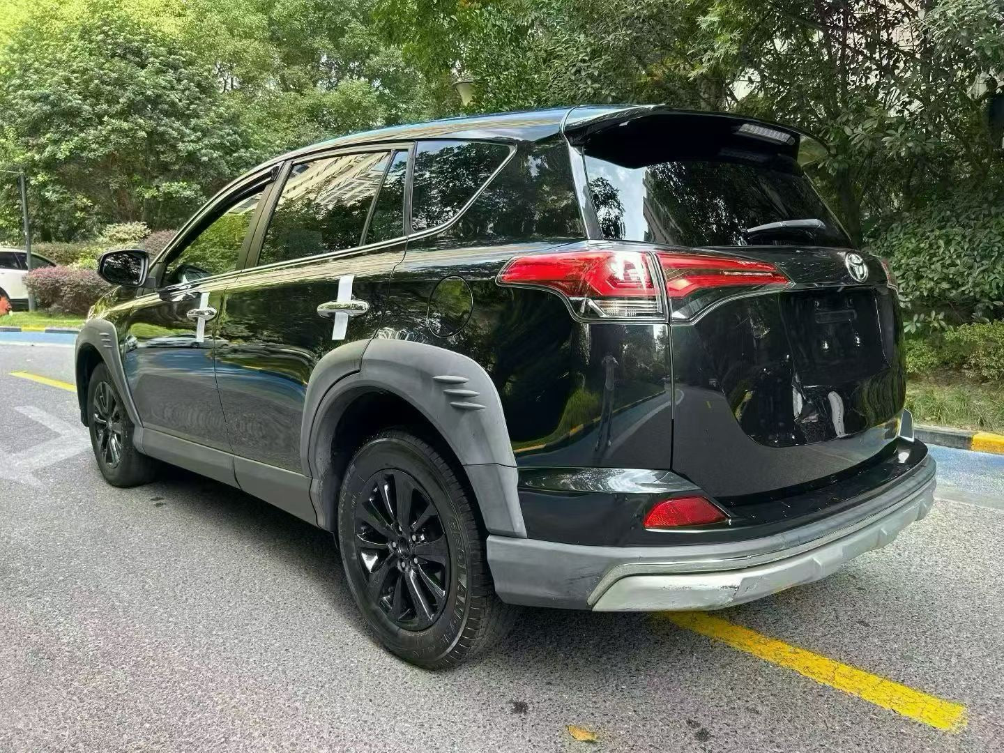 丰田 2019款 RAV4 荣放 2.0L 两驱先锋版 自动版