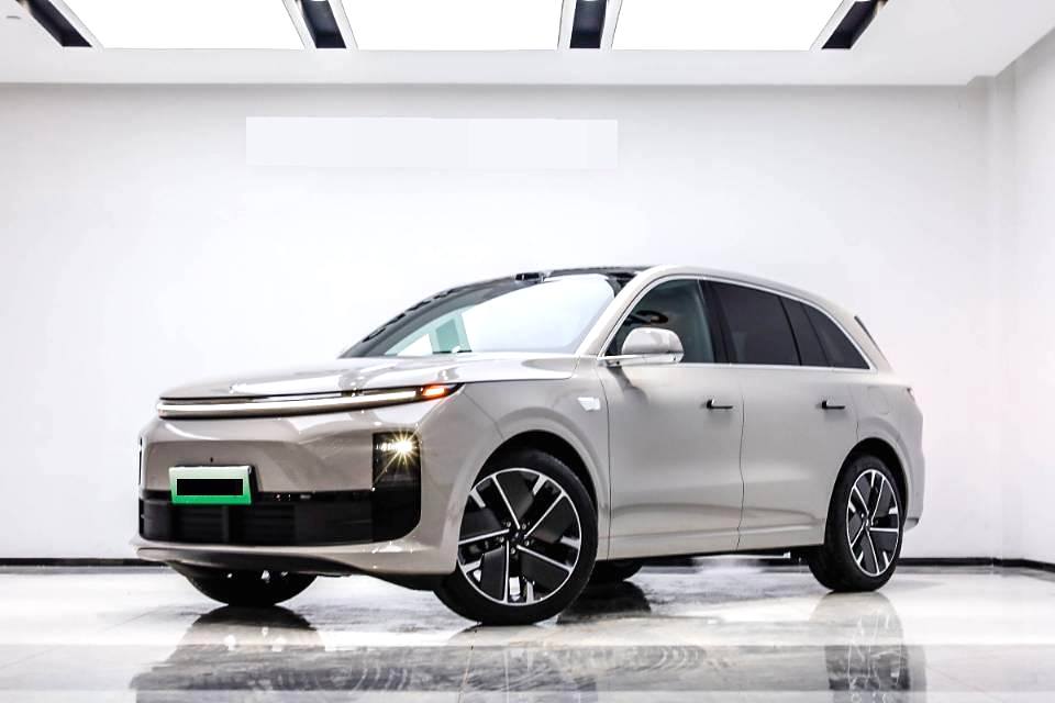 理想2025款L6 Pro智能版汽车
