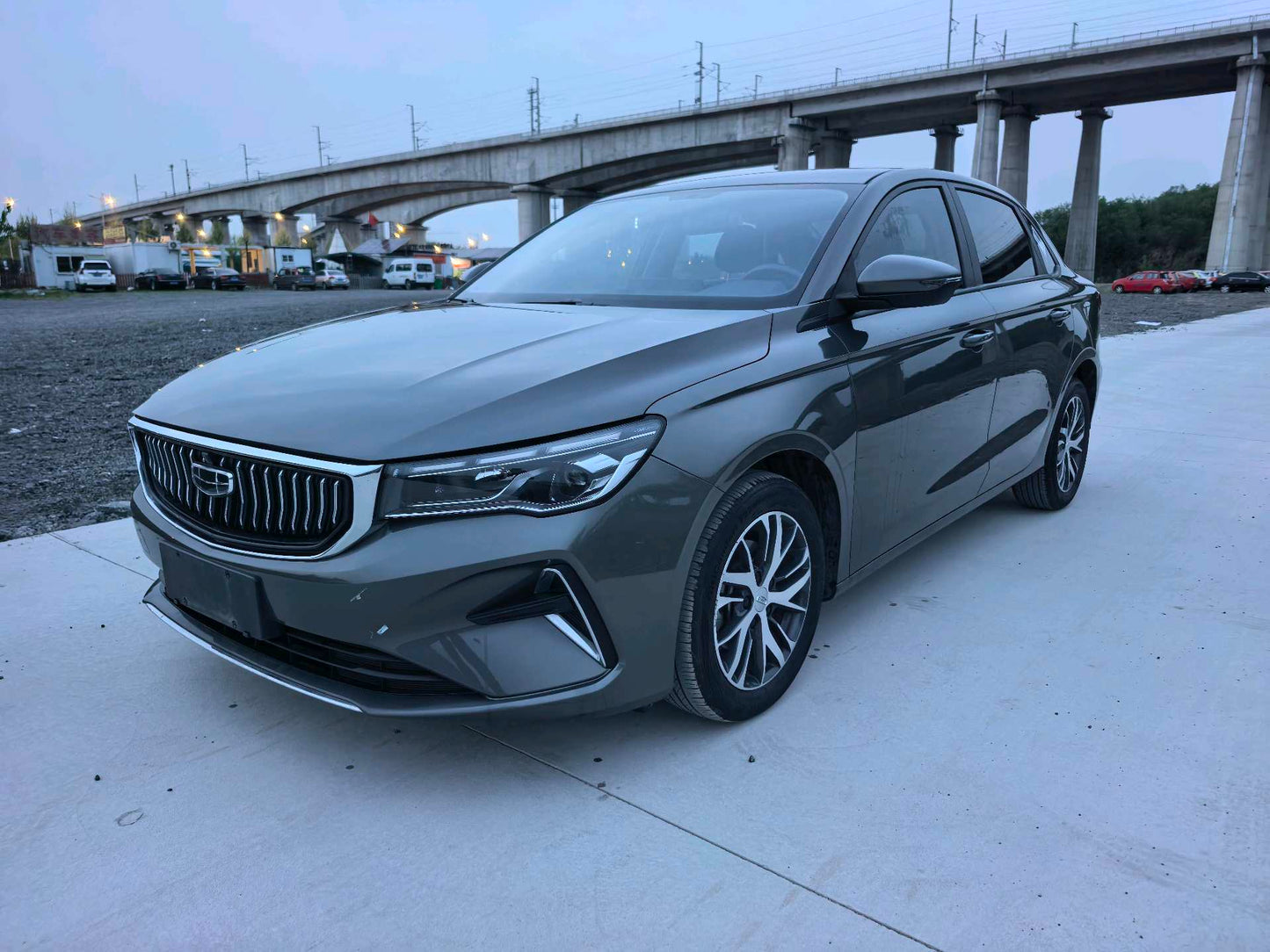 吉利2023款帝豪 - 轿车 1.5L 豪华型 手动挡