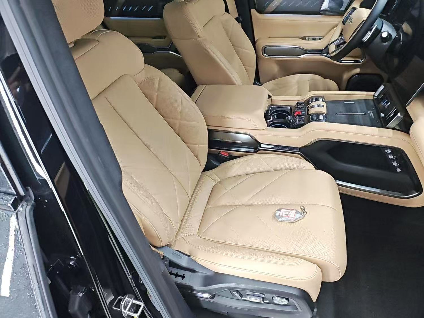 Fang Cheng Bao 2025 8 2.0T Flagship Edition 7 -Seat （3998）