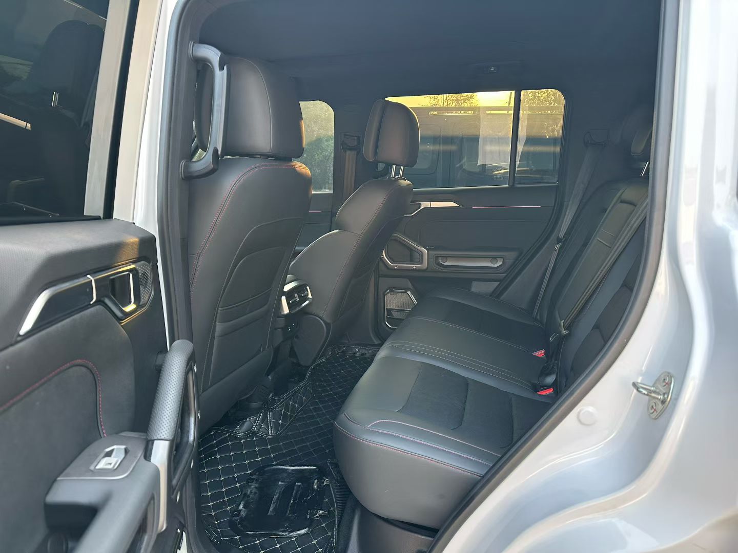 Jetour 2024 Traveler 2.0T 4WD Silver Auto