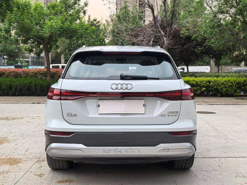أودي 2023 Q5 e-tron 40 نوع أوتوماتيكي