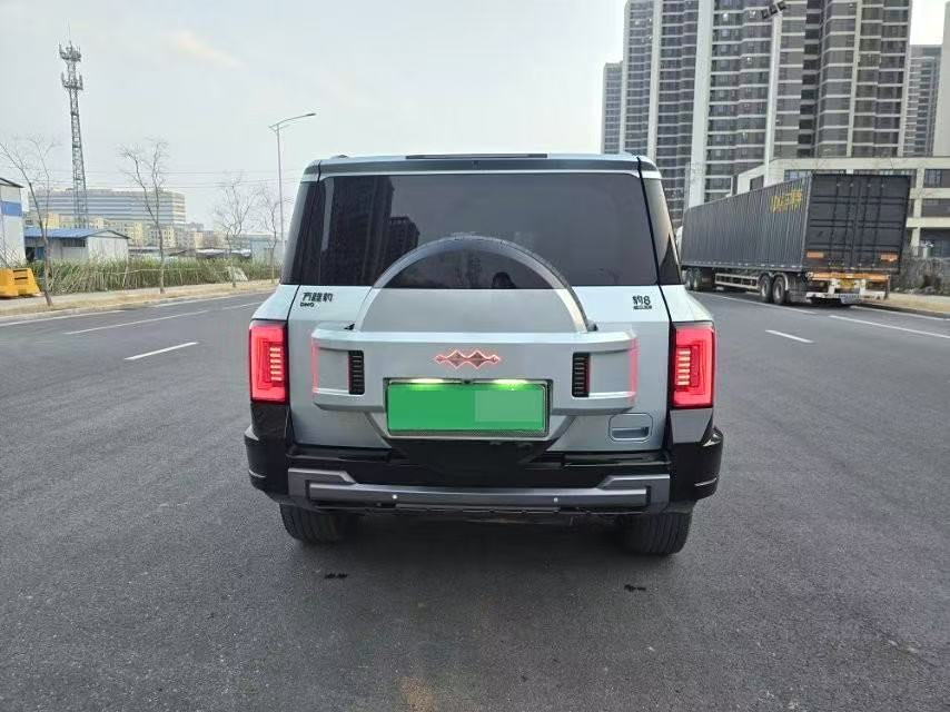 فانغ تشنغ باو 2025 8 2.0T إصدار فلاغشيب 6 مقاعد (4078)