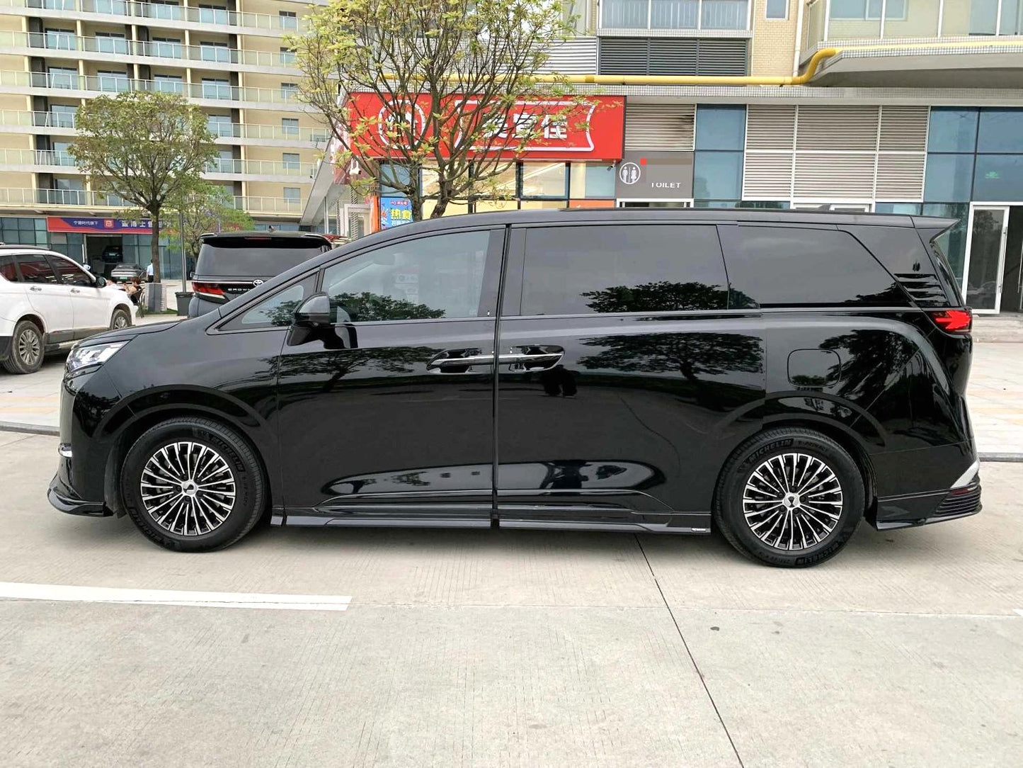 Denza 2022 Denza D9 EV 600 4WD Flagship Type Auto