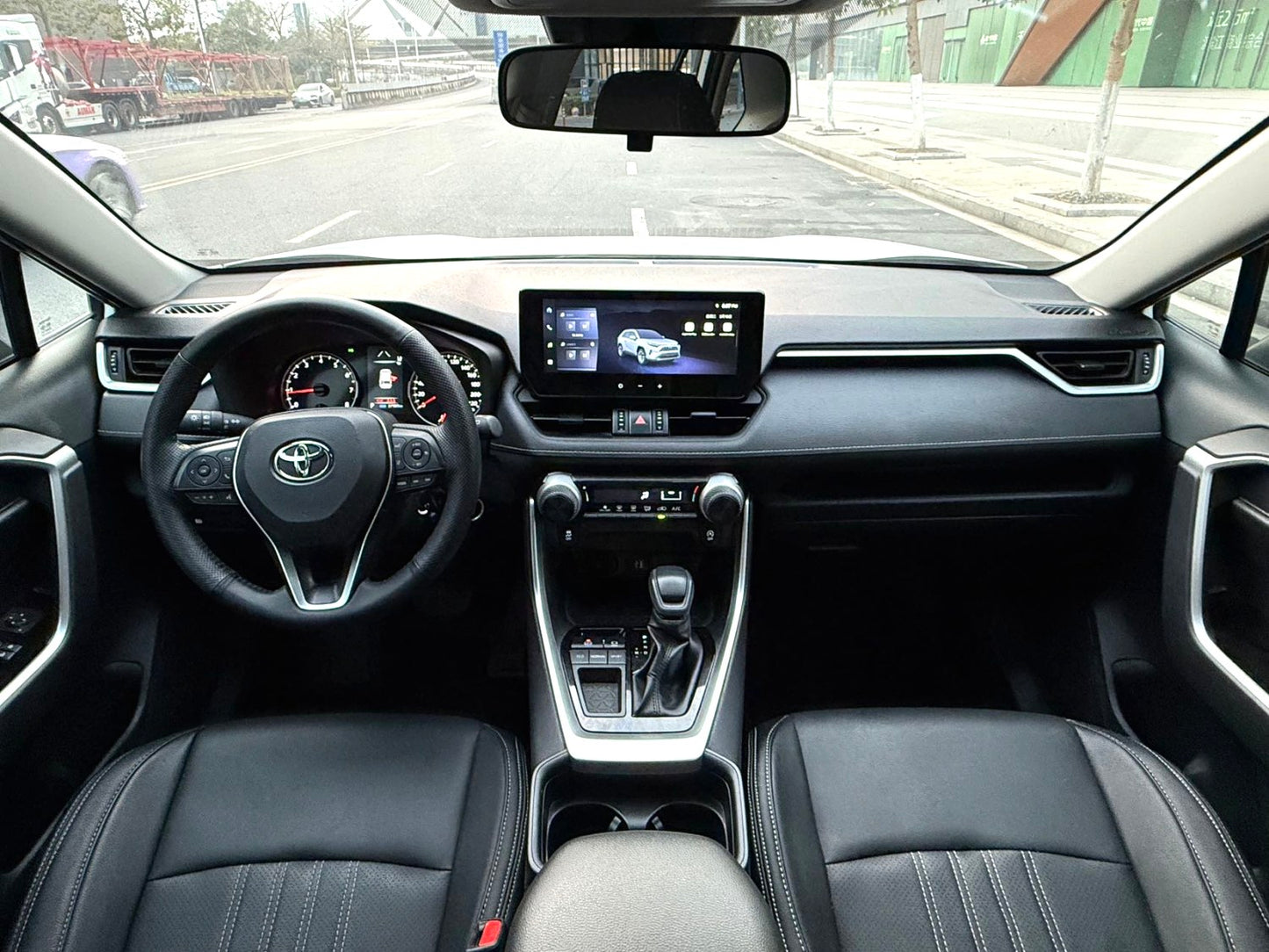 丰田 2024 款 RAV4 2.0 两驱都市版 自动挡 （1698）