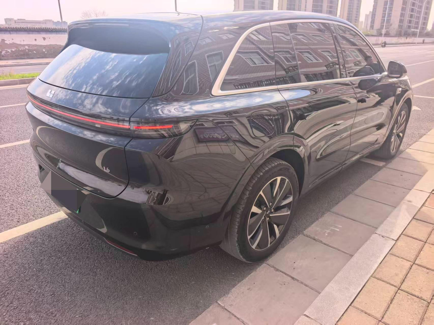 理想 2025 L6 Max 智能版 汽车