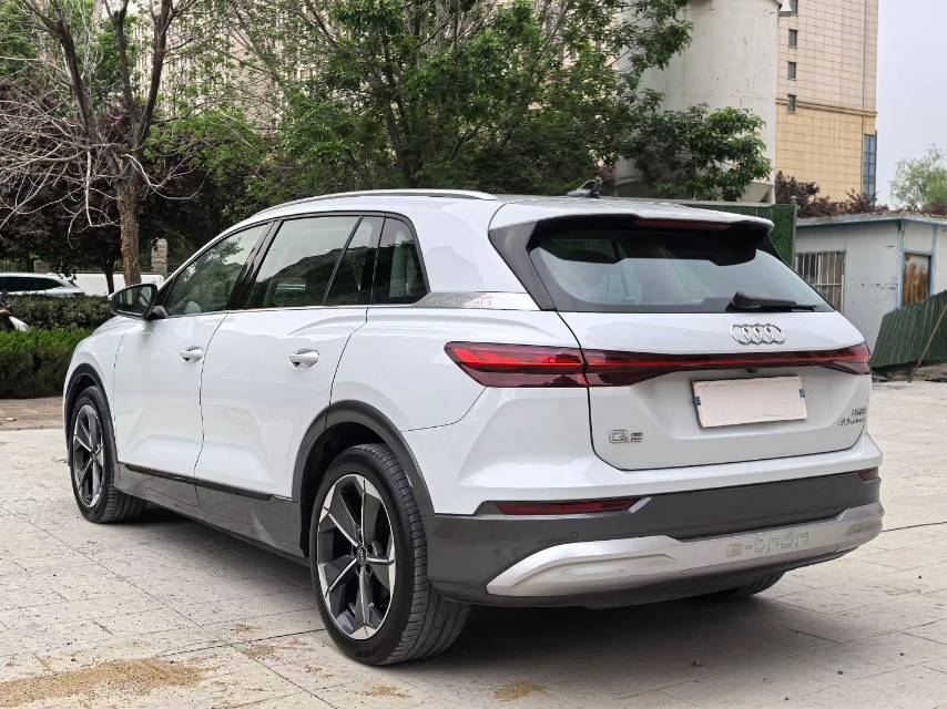 أودي 2023 Q5 e-tron 40 نوع أوتوماتيكي