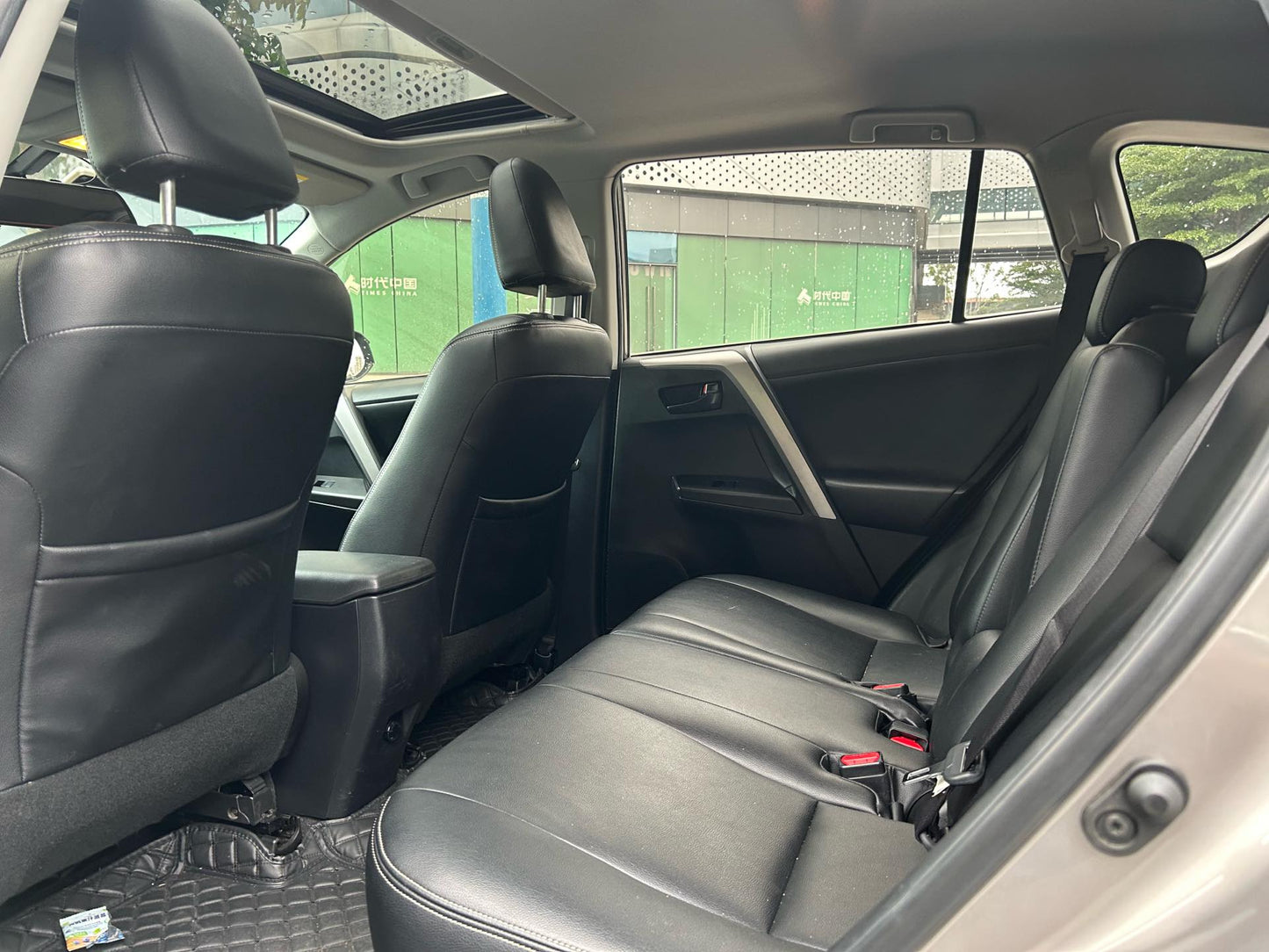 丰田 2019款 RAV4荣放 2.0L 两驱风尚版 自动挡