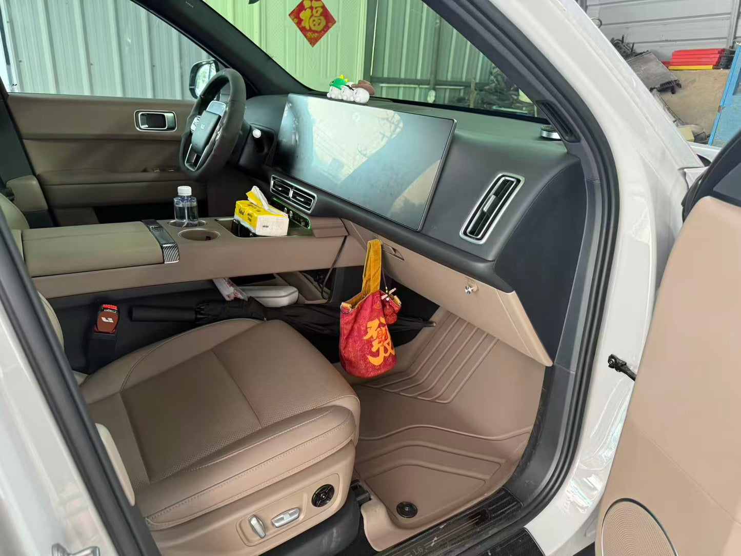 理想 2025 L6 Max 智能版 汽车