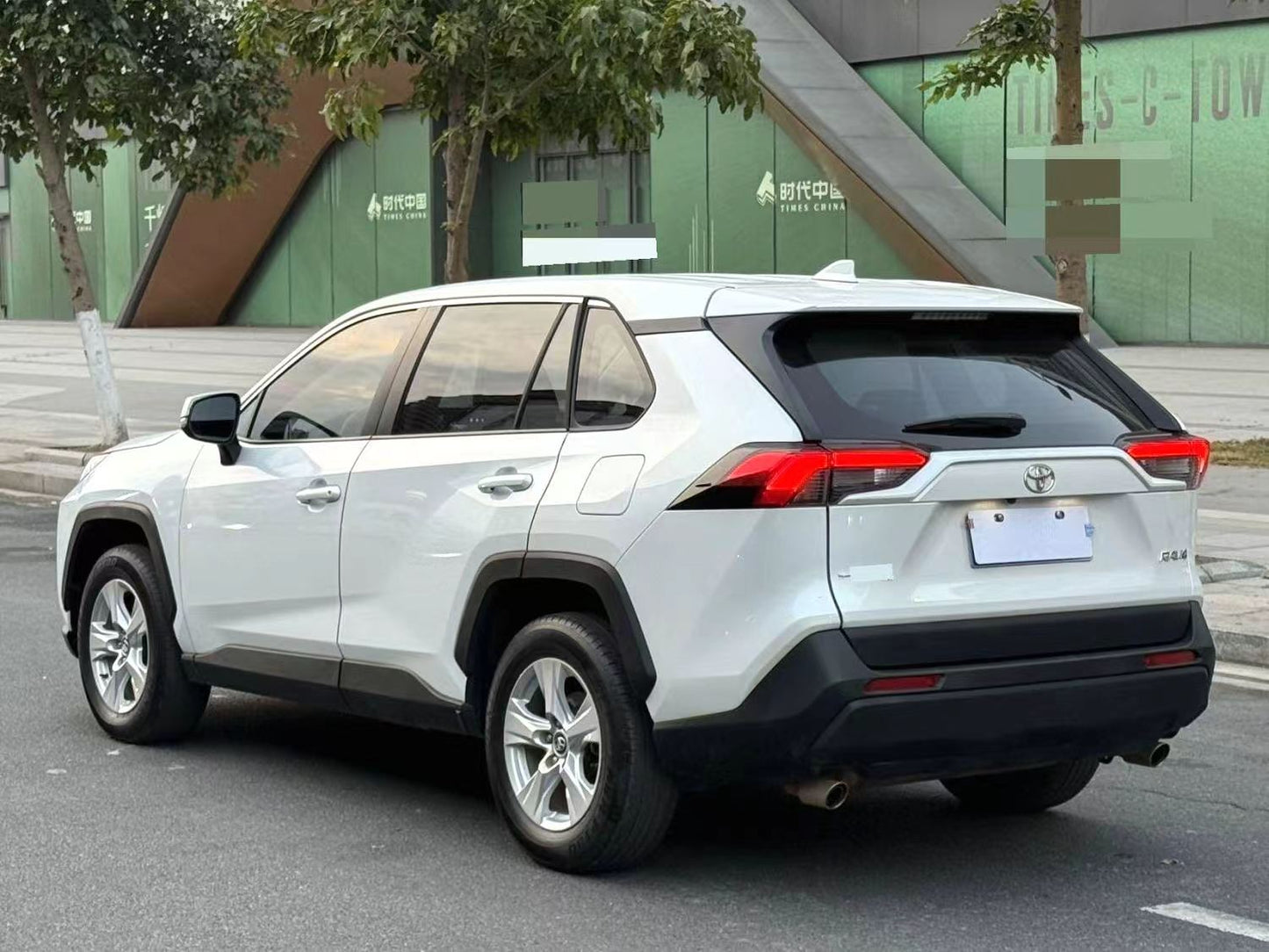 丰田 2024 款 RAV4 2.0 两驱都市版 自动挡 （1698）