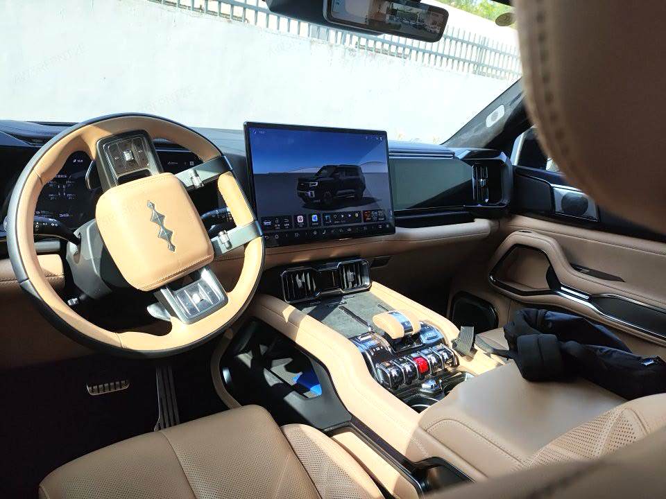 Fang Cheng Bao 2025 8 2.0T Flagship Edition 7 -Seat Auto