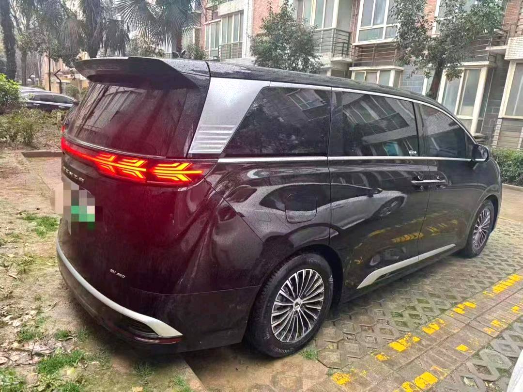 腾势 2022款 腾势D9 EV 600 四驱旗舰型 自动