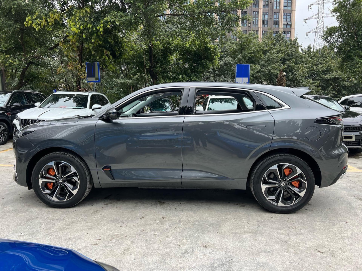 长安 2023款 UNI-K iDD 1.5T 135km 自动挡