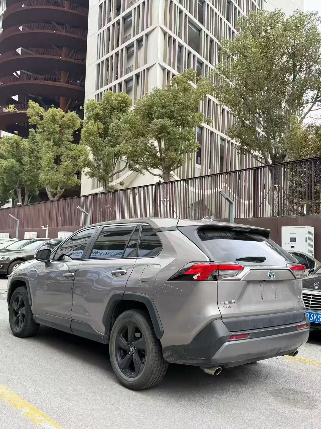 丰田2021款RAV4荣放新能源 2.5L 两驱进阶版