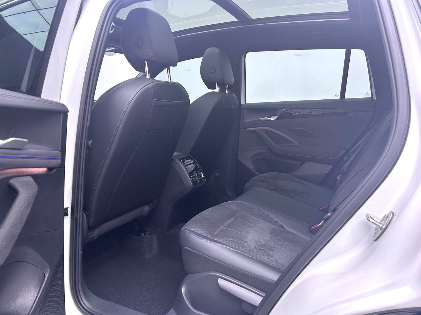 Volkswagen 2025 L PRO 2.0TSI 380TSI 4WD R-Line Smart Premium Edition Auto （266800）