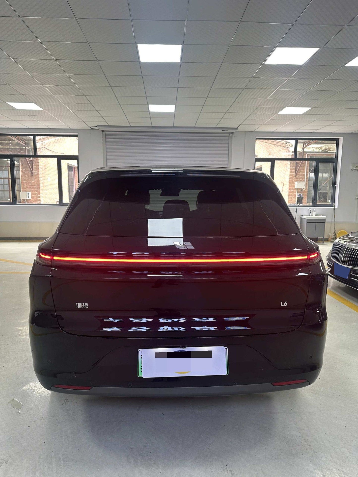 理想 2025 L6 Max 智能版 汽车
