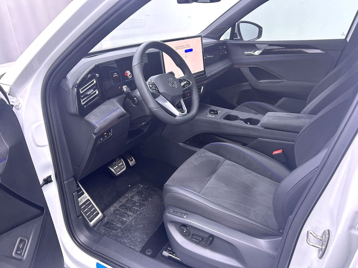 Volkswagen 2025 L PRO 2.0TSI 380TSI 4WD R-Line Smart Premium Edition Auto （266800）