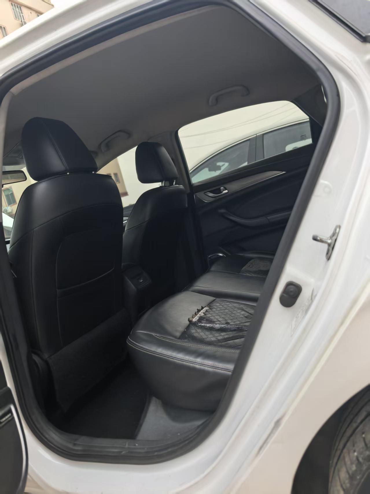 شانجان إيدو EV460