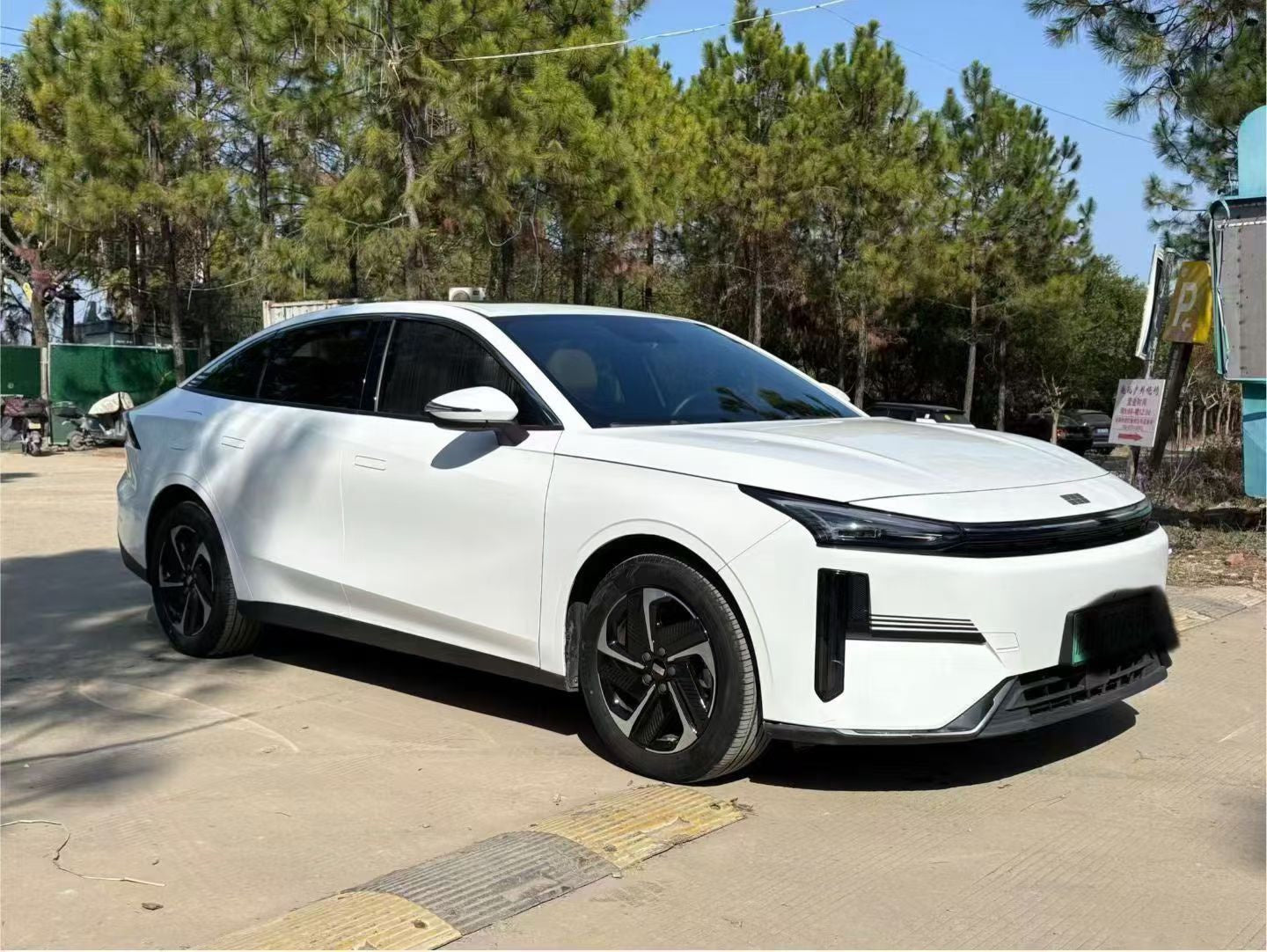 吉利银河2023款L6 1.5T 60km PLUS自动版