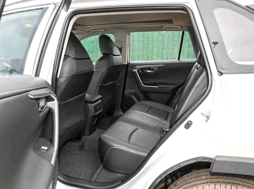 丰田2023款RAV4荣放2.0L两驱领先版自动挡（2028）
