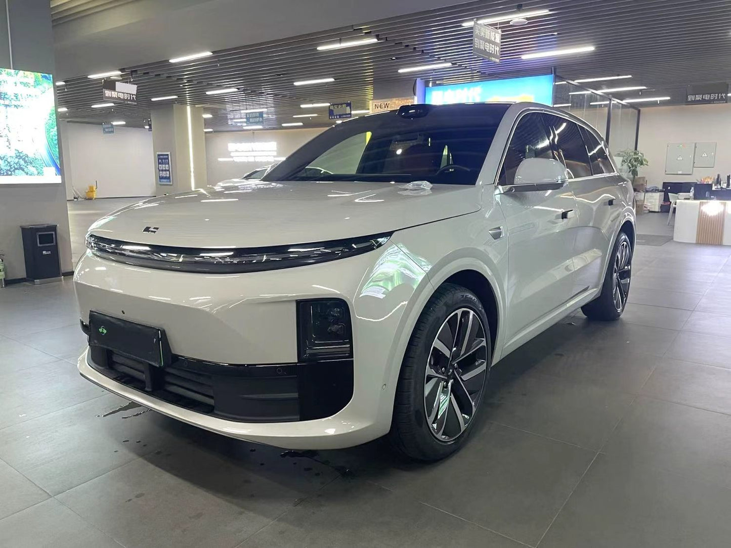 理想 2025 L6 Max 智能版 汽车