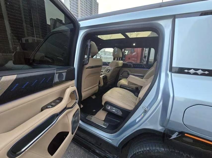 فانغ تشنغ باو 2025 8 2.0T إصدار فلاغشيب 6 مقاعد (4078)