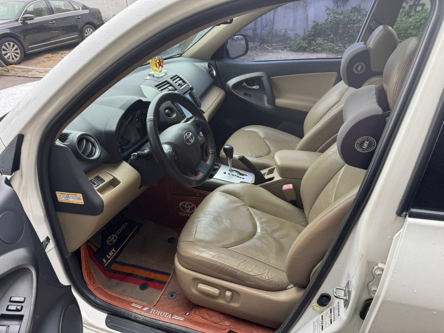 丰田 2012 款 RAV4 2.4L 豪华版 自动挡