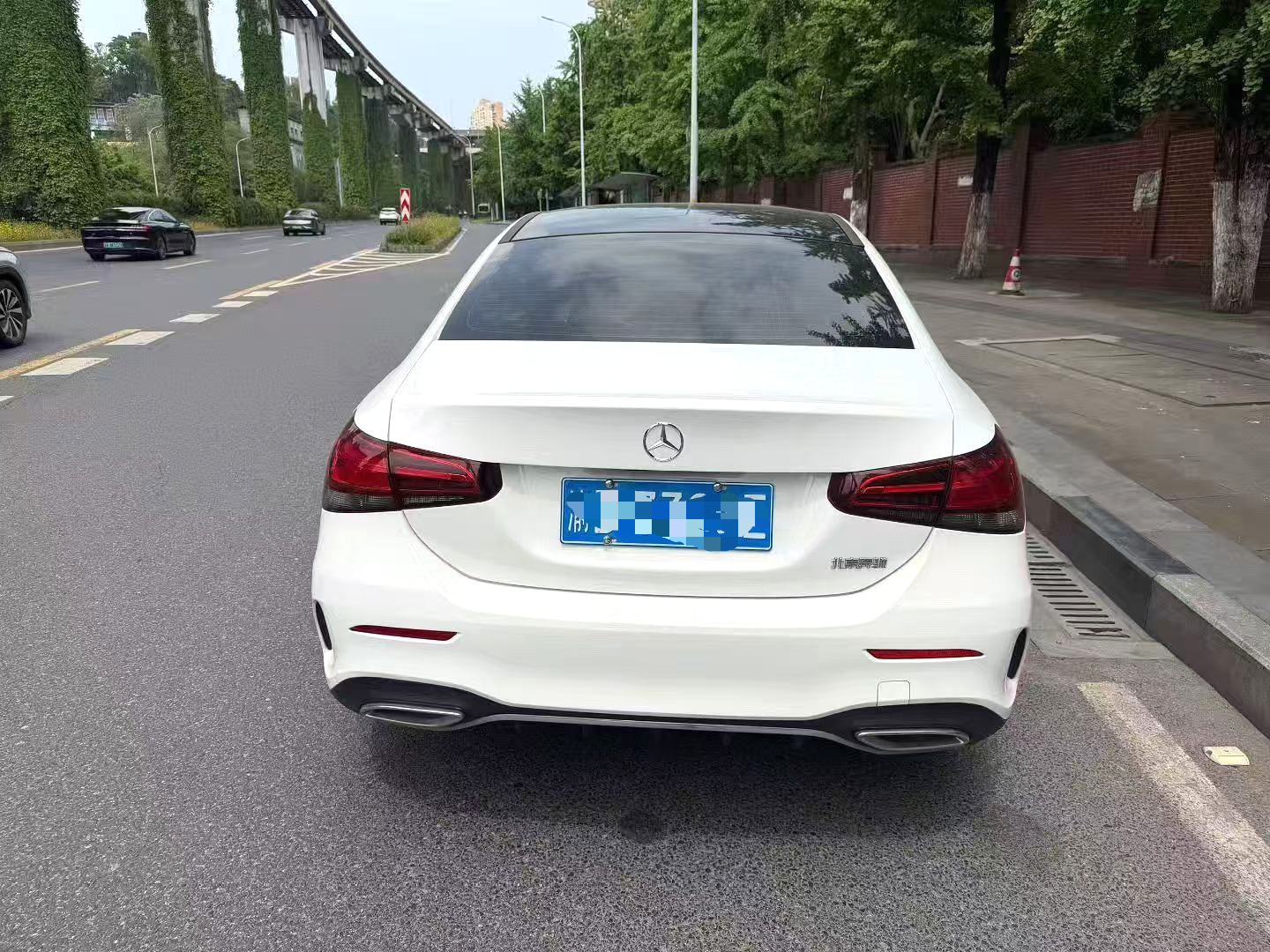 梅赛德斯-奔驰 A 2022款 A 180 L 1.3T 运动轿车 （2348）