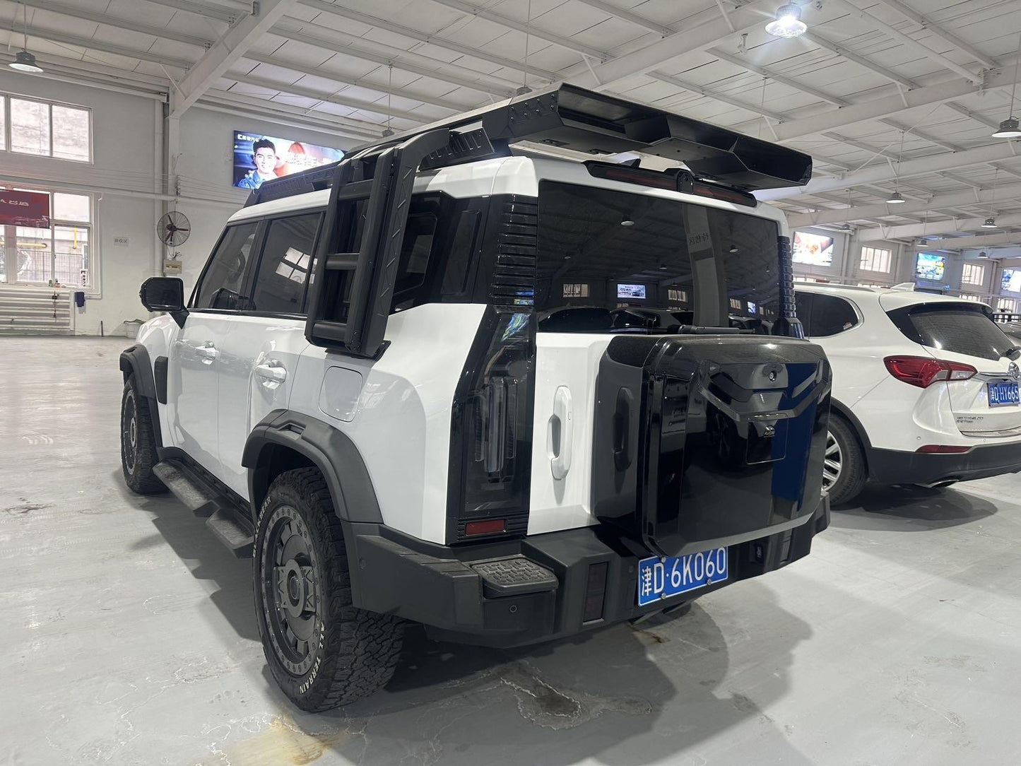Jetour 2024 Traveler 2.0T 4WD Silver Auto