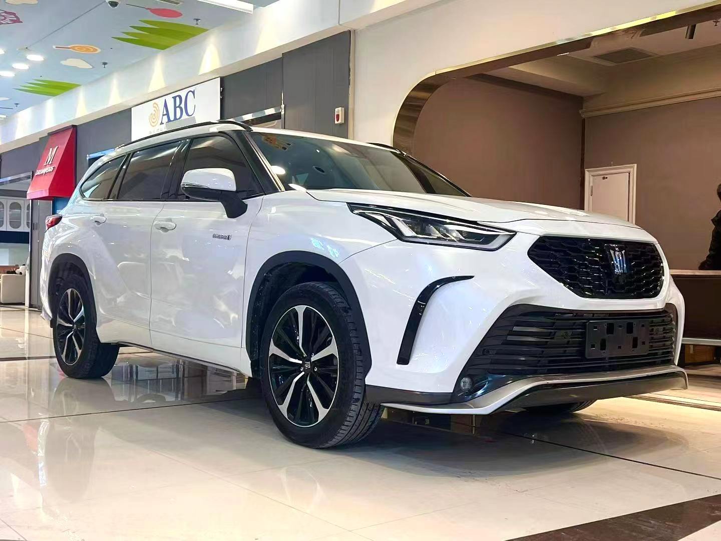تويوتا 2022 2.5 دفع رباعي فئة لكجري أوتوماتيك (3158)