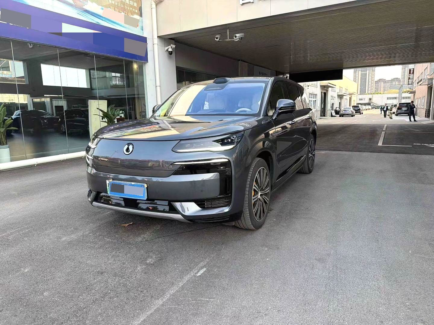 腾势2025款 腾势N9 2.0T 1300 四驱旗舰版 （3898）