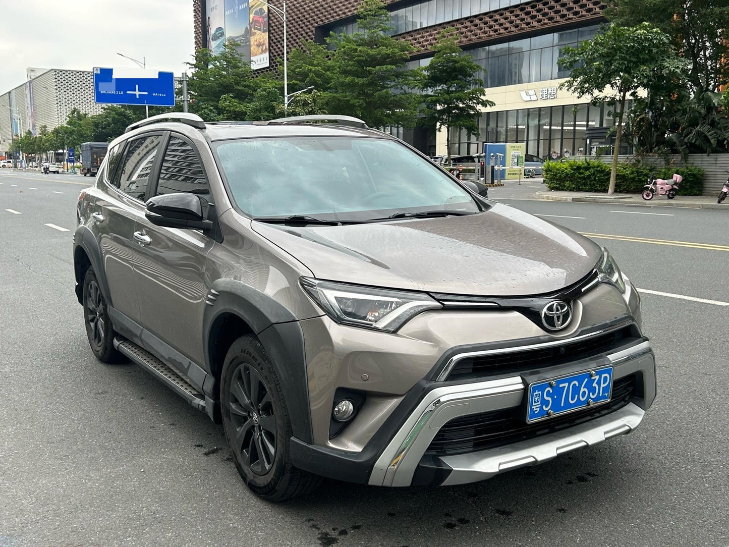 丰田 2019款 RAV4荣放 2.0L 两驱风尚版 自动挡