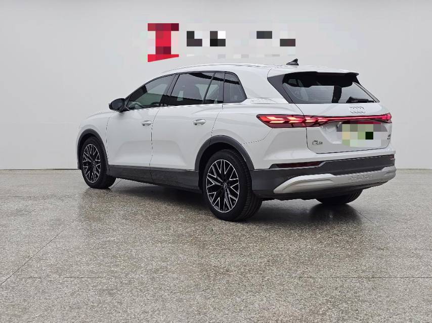 أودي 2023 Q5 e-tron 40 نوع أوتوماتيكي