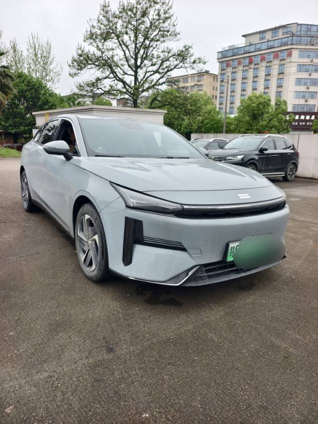 吉利银河2024款L6 1.5T 60km PLUS自动版