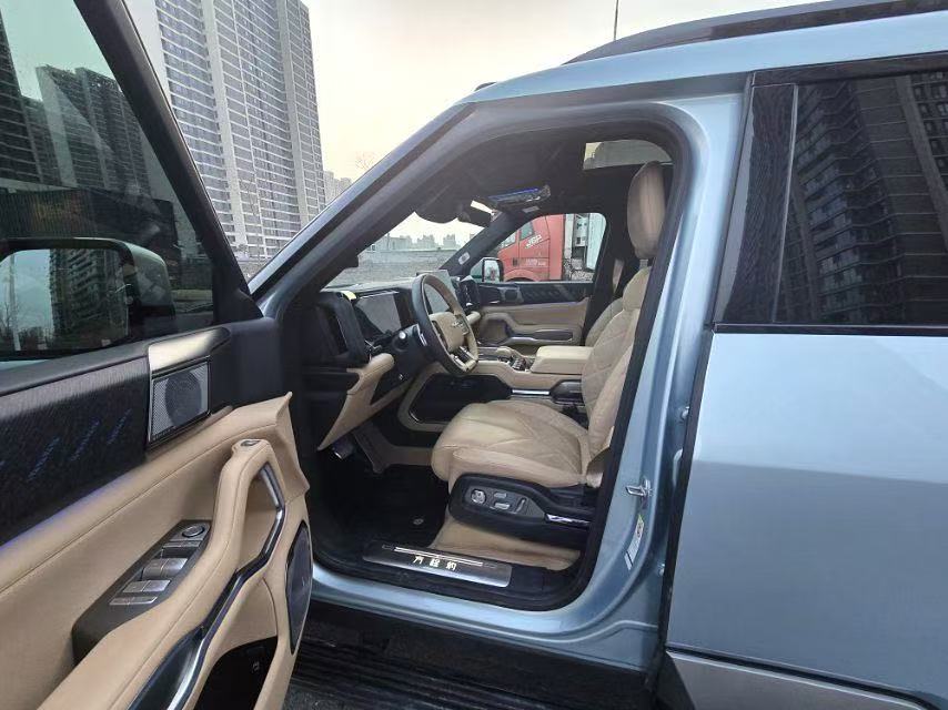 فانغ تشنغ باو 2025 8 2.0T إصدار فلاغشيب 6 مقاعد (4078)