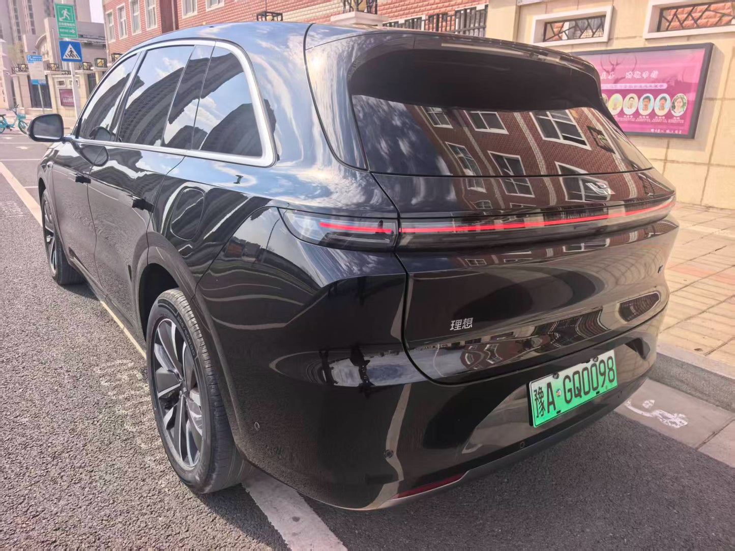 理想 2025 L6 Max 智能版 汽车