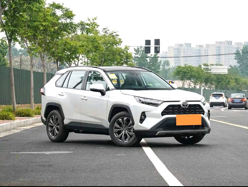 丰田2023款RAV4荣放2.0L两驱领先版自动挡（2028）