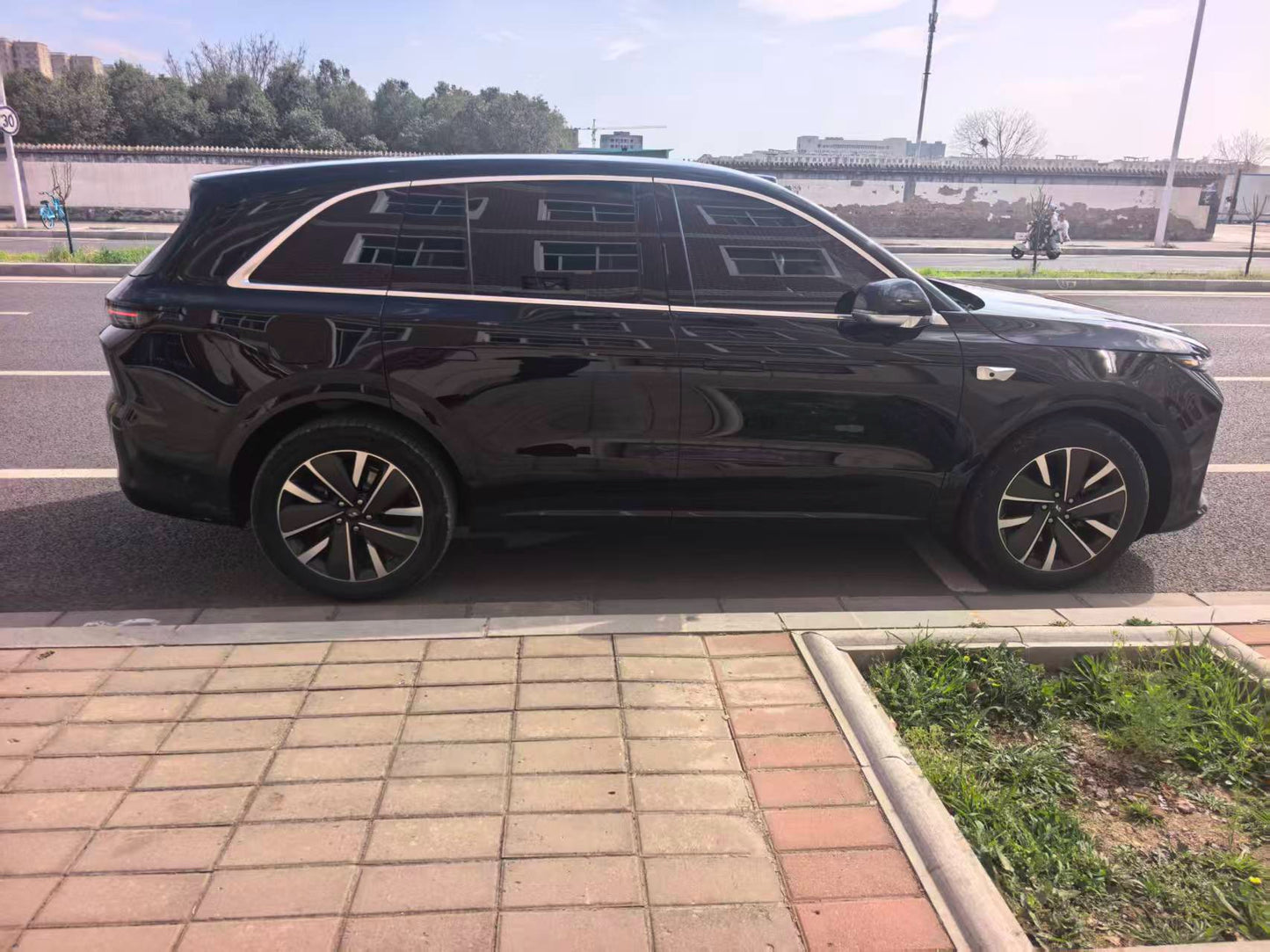 理想 2025 L6 Max 智能版 汽车