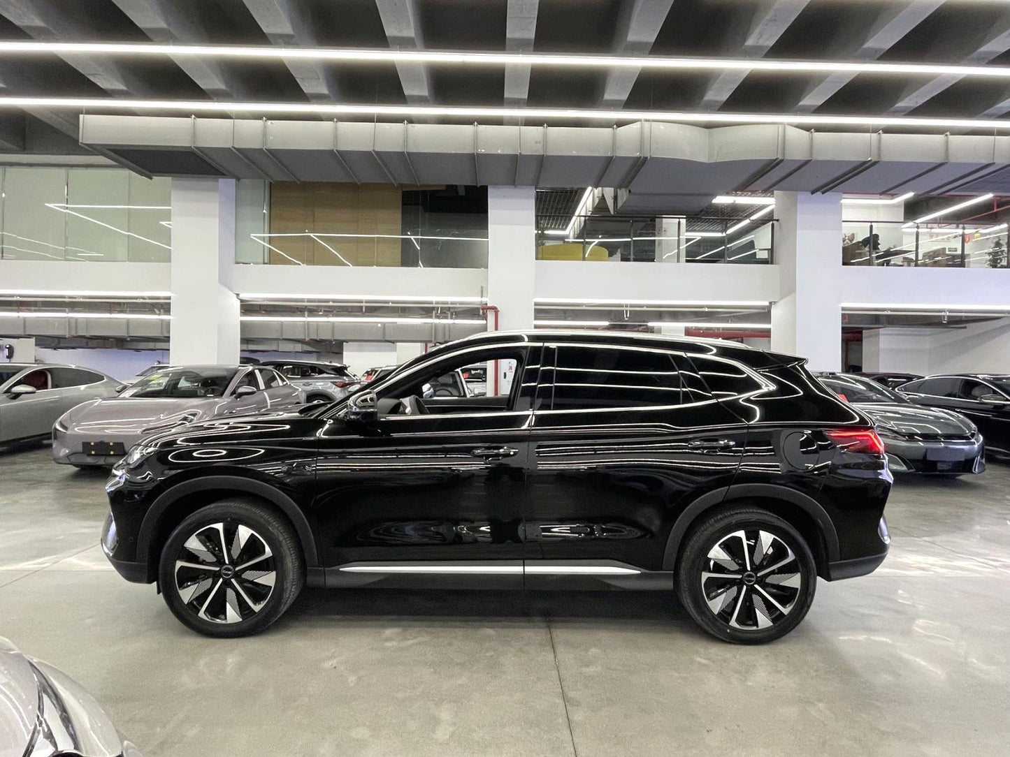 比亚迪宋PLUS新能源2025款 宋PLUS EV智驾版 520km尊荣型 自动